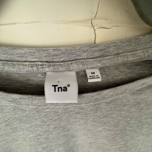 Aritzia | TNA | Grey Cropped Tee | Medium - Picture 6 of 6